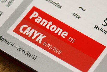 تشابه رنگ CMYK با نمونه اصلی پنتوم